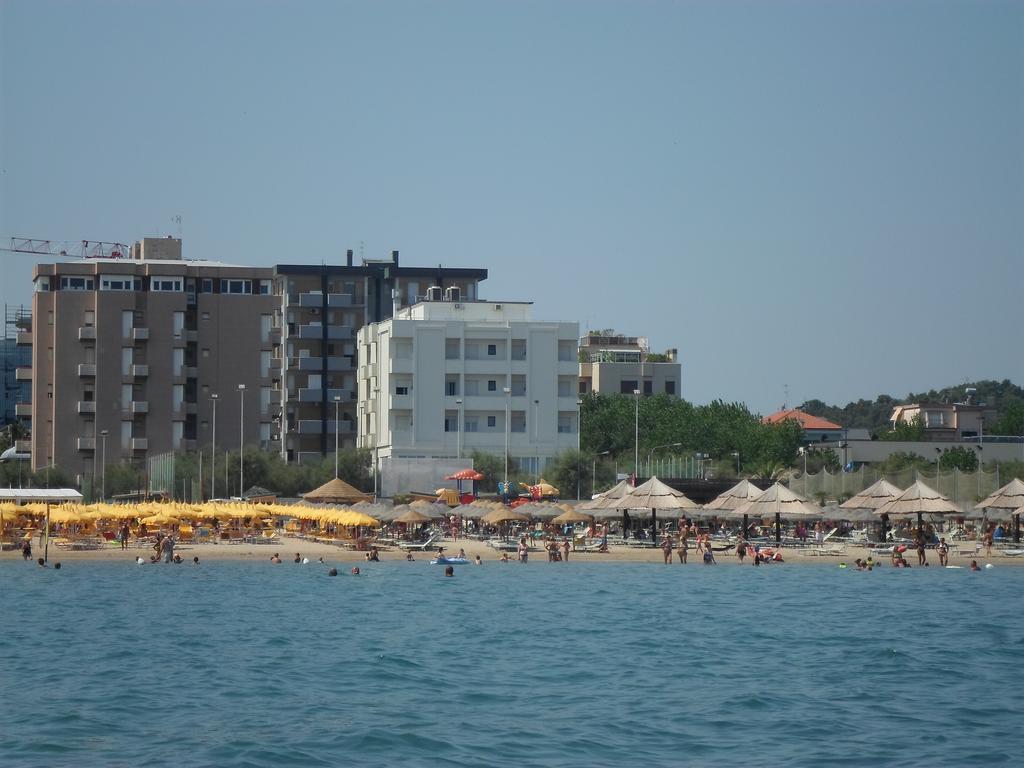 Hotel Mare Песаро Екстериор снимка